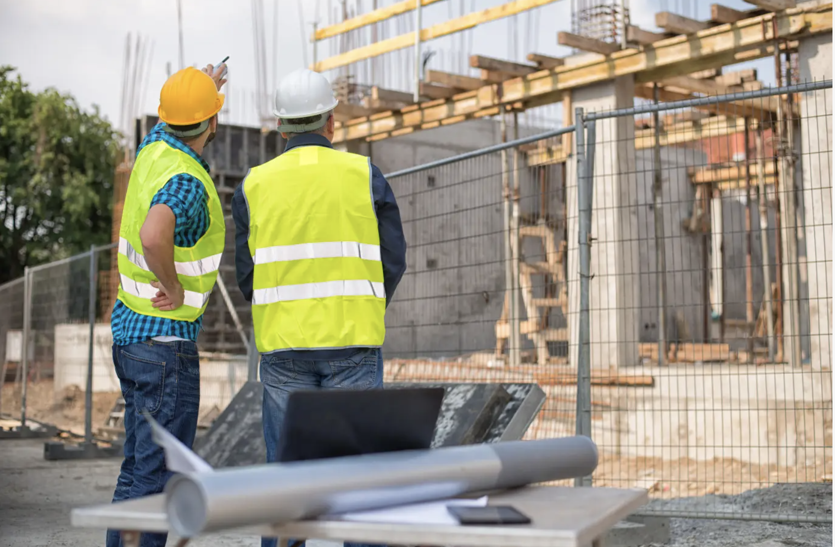 La sous-traitance dans les marchés de travaux privés et publics : droits, obligations et différences de régimes